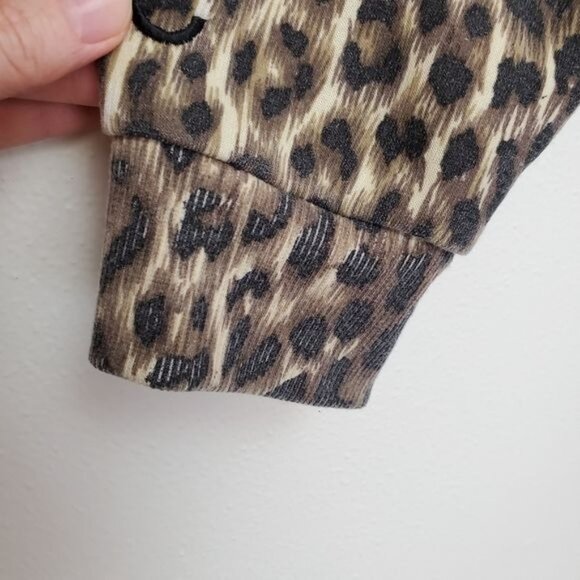 Washington DC custom cropped cheetah hoodie - Picture 14 of 15